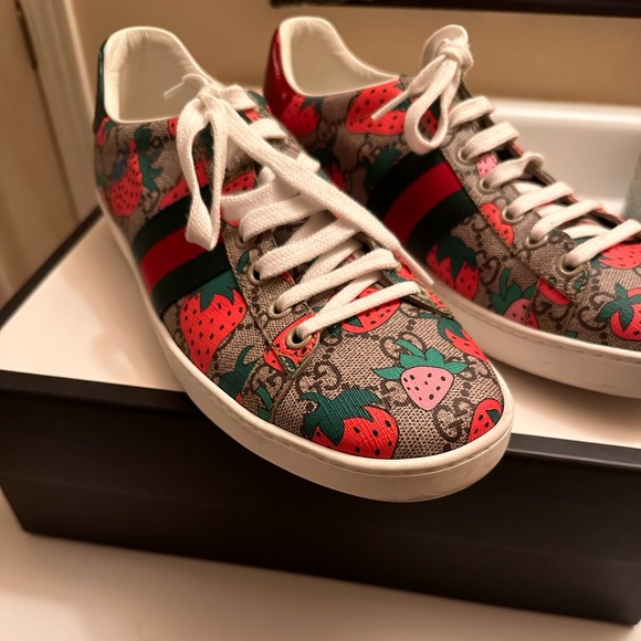 Gucci Ace Strawberry Print Sneakers Size 38.5 - Picture 1 of 13